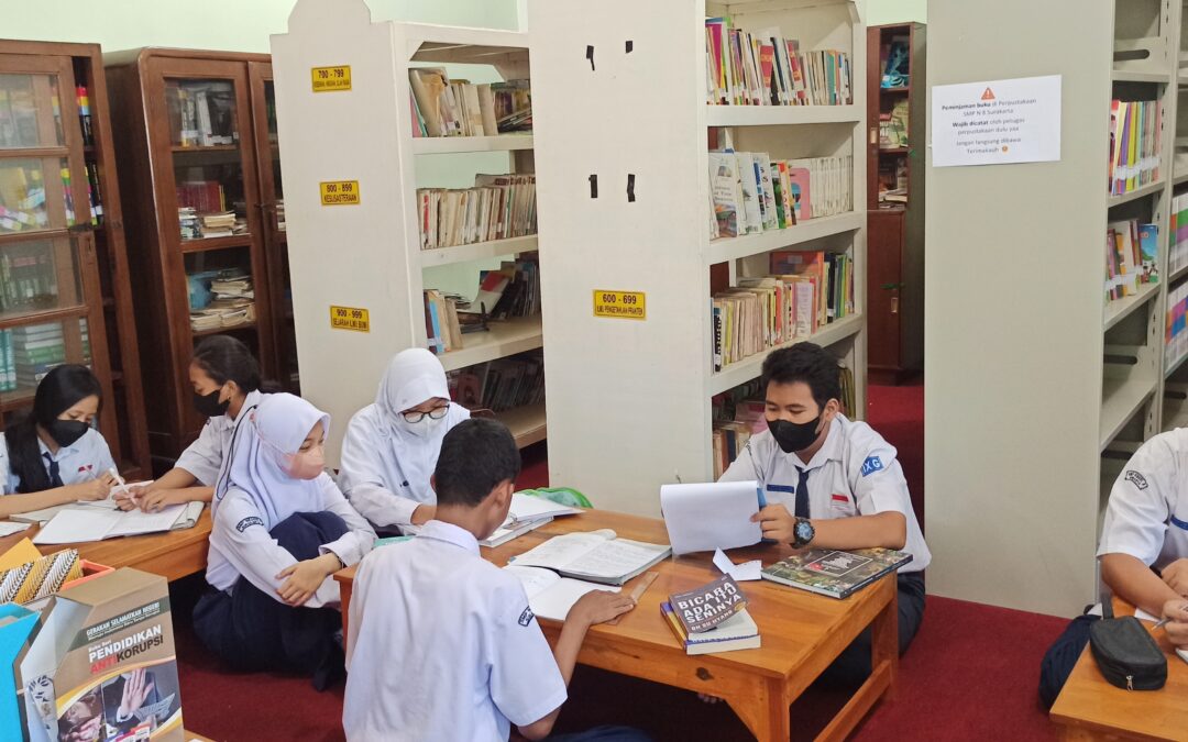 “Kenangan Perpustakaan Lama SMP Negeri 8 Surakarta: Dari Lantai 2 Pojok Atas Menuju Transformasi Literasi”