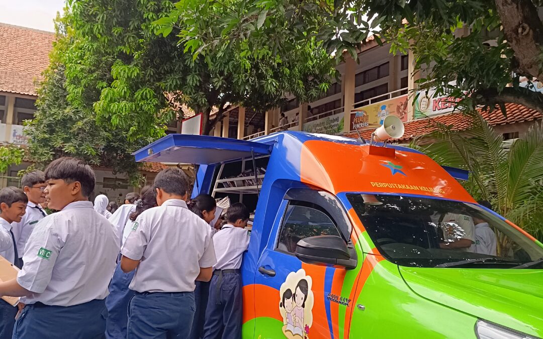 Perpustakaan Keliling Dinas Perpustakaan dan Arsip Kota Surakarta Hadir di SMP Negeri 8 Kota Surakarta