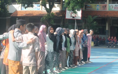 Pertunjukan Teatrikal Penuh Makna: Gerak dan Lagu Duta Literasi dan Pustakawan Siswa Semarakkan Hardiknas 2025