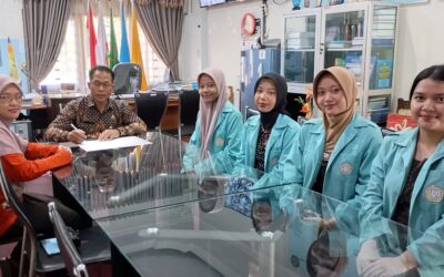 Mahasiswa D3 Perpustakaan UNS Serahkan Luaran PBL kepada Kepala SMP Negeri 8 Kota Surakarta