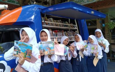 Perpustakaan Keliling Dispersip Kunjungi SMP Negeri 8 Kota Surakarta, Tingkatkan Semangat Literasi Siswa